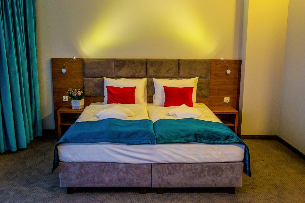 Stary Mlyn Hotel Swidnica  Bagian luar foto