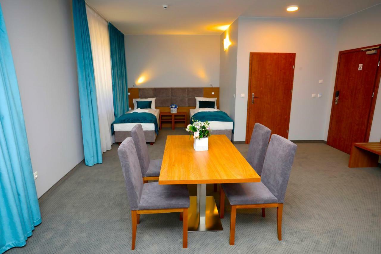 Stary Mlyn Hotel Swidnica  Bagian luar foto